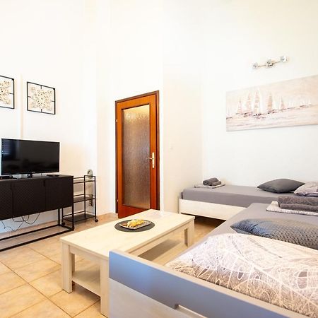 Apartments Ela Novalja Kültér fotó