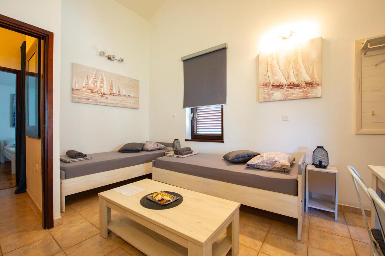 Apartments Ela Novalja Kültér fotó