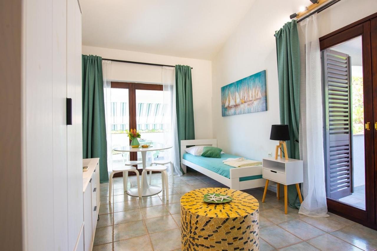 Apartments Ela Novalja Kültér fotó