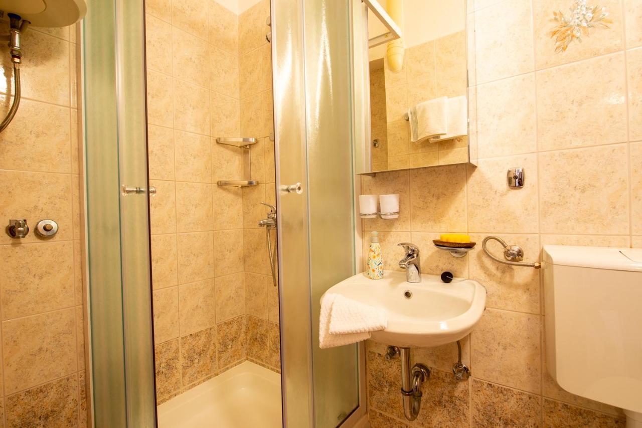 Apartments Ela Novalja Kültér fotó
