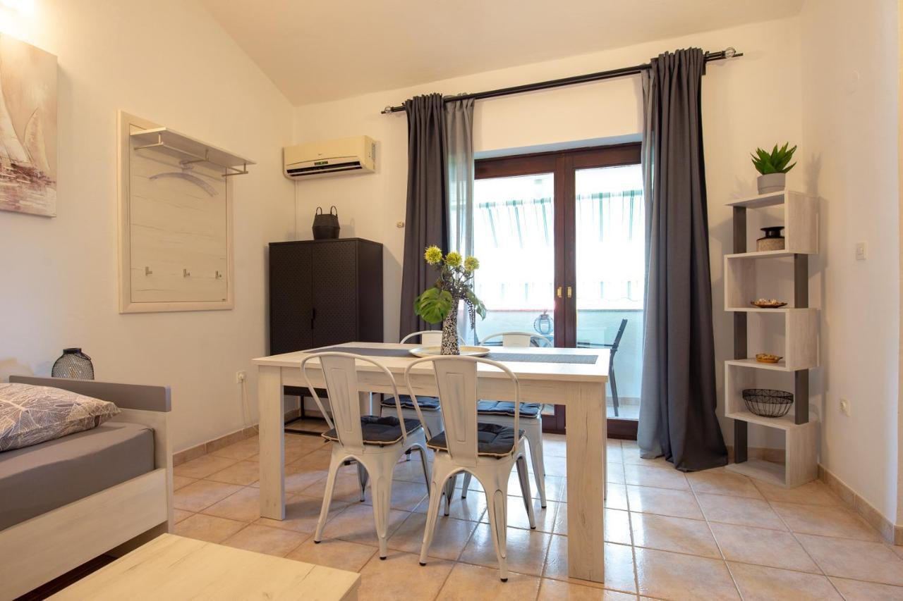 Apartments Ela Novalja Kültér fotó