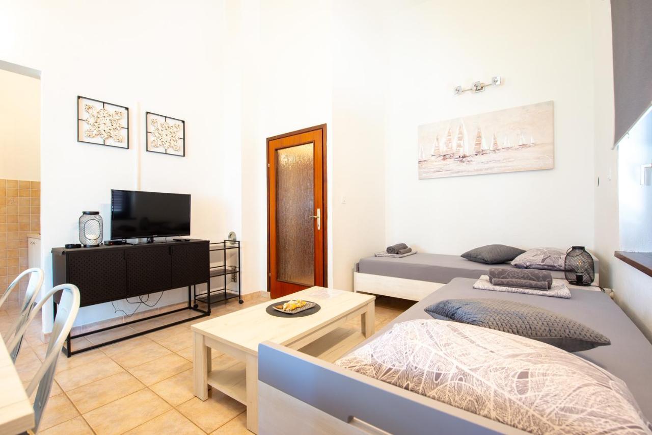 Apartments Ela Novalja Kültér fotó